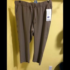 Lululemon On The Fly Crop Woven Crops